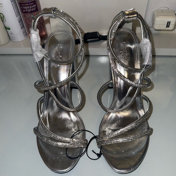 Brand New Silver High Heels Size 7 - Picture 1 of 3